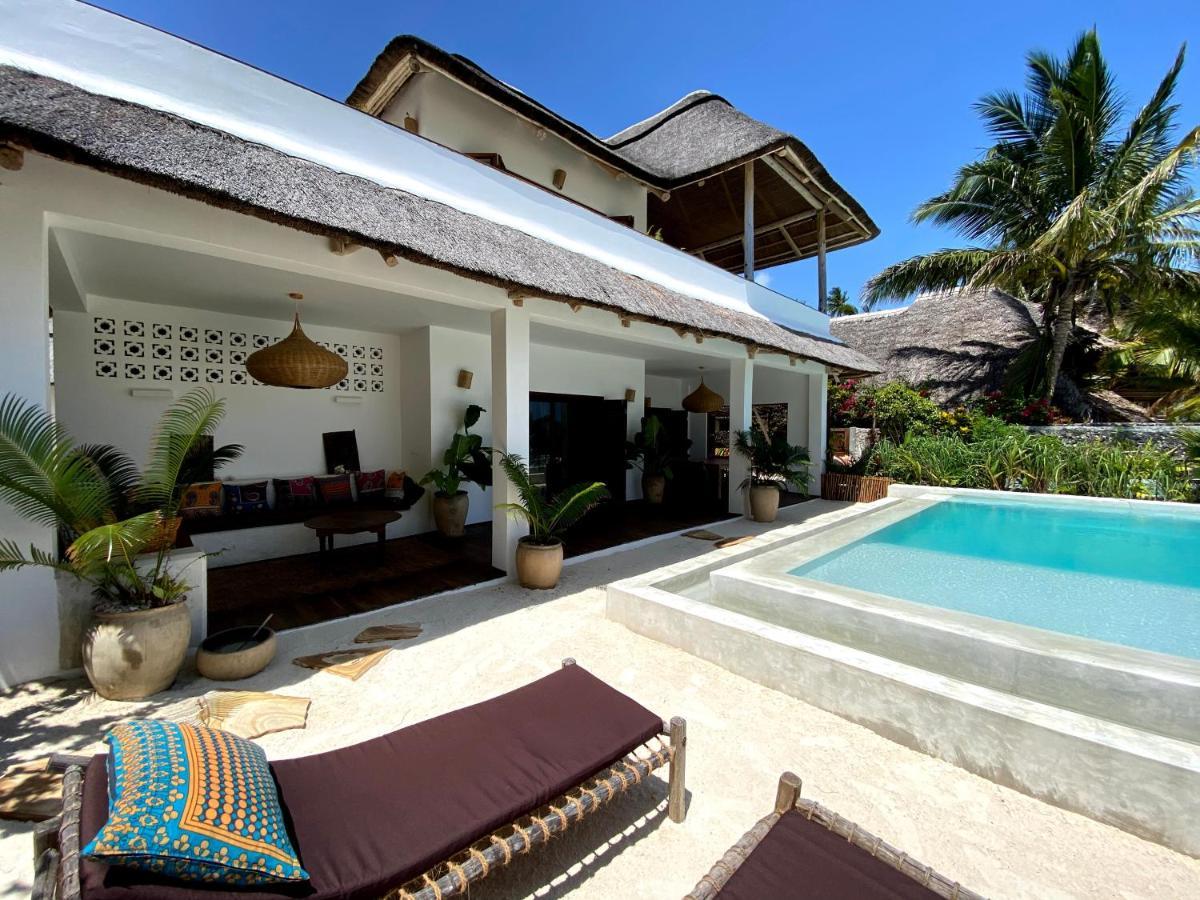 Joya' Beach Suites & Villa Джамбиани Экстерьер фото